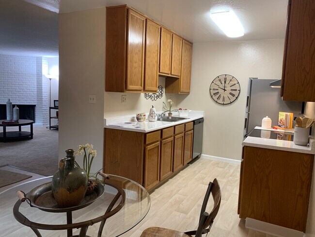 1919 Ygnacio Valley Rd unit 44, Walnut Creek, CA 94598 - photo 4