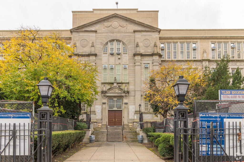 Cultural Academy for the Arts and Sciences has 197 students in grades 9-12.