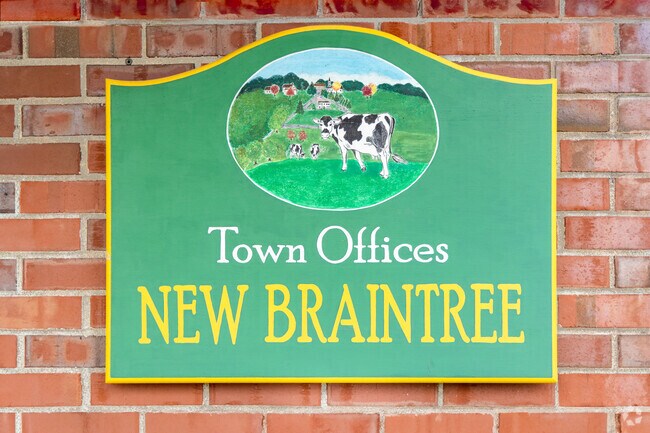 The town offices of New Braintree includes the assessors office and police station.