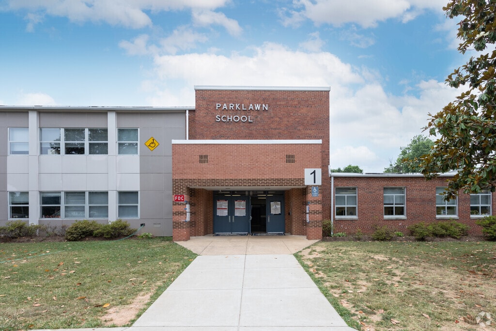 Students of Lincolnia Enjoy the quality education offered by Parklawn Elementary School.
