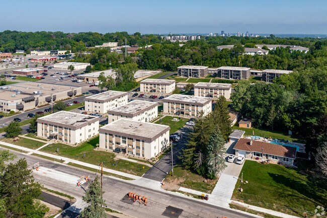 Live at The Oaks of West Saint Paul | Spacious & Comfortable Living, West Saint Paul, MN 55118 - photo 7