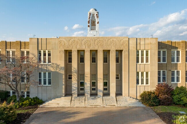 The main entrance of Sedgwick Middle School.