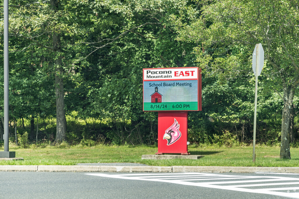 According to niche.com, Pocono Mountain East Jr High has received a C+ rating.