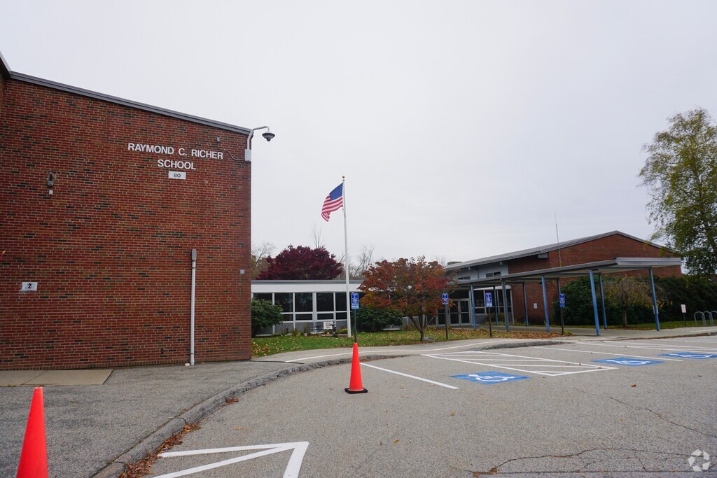 Richer Elementary School serves students in the Marlborough community.