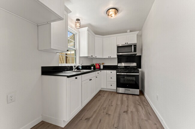 2218 S Redondo Blvd unit B, Los Angeles, CA 90016 - photo 6