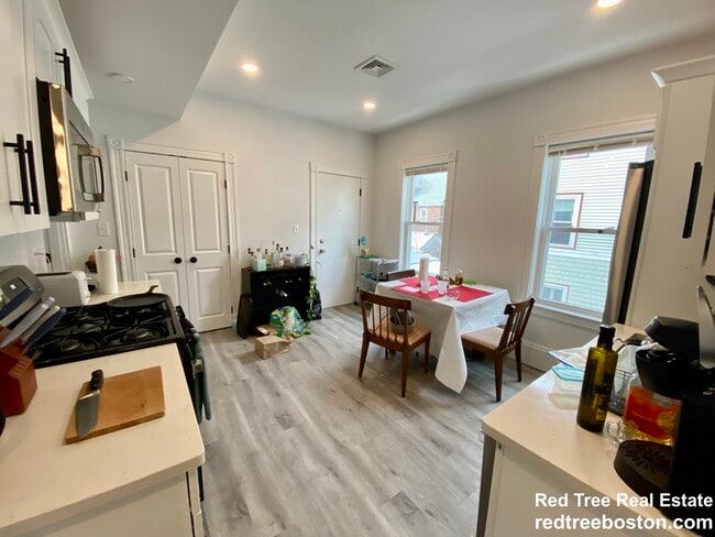 39 Goldsmith St unit 2, Jamaica Plain, MA 02130 - photo 7