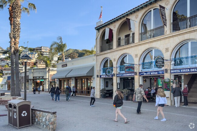 Steps away from the marina, you'll find all the great shopping and dining Catalina has to offer.