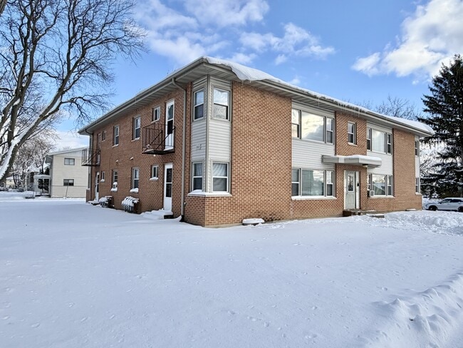 2113 Lake Point Dr unit 1, Madison, WI 53713 - photo 2