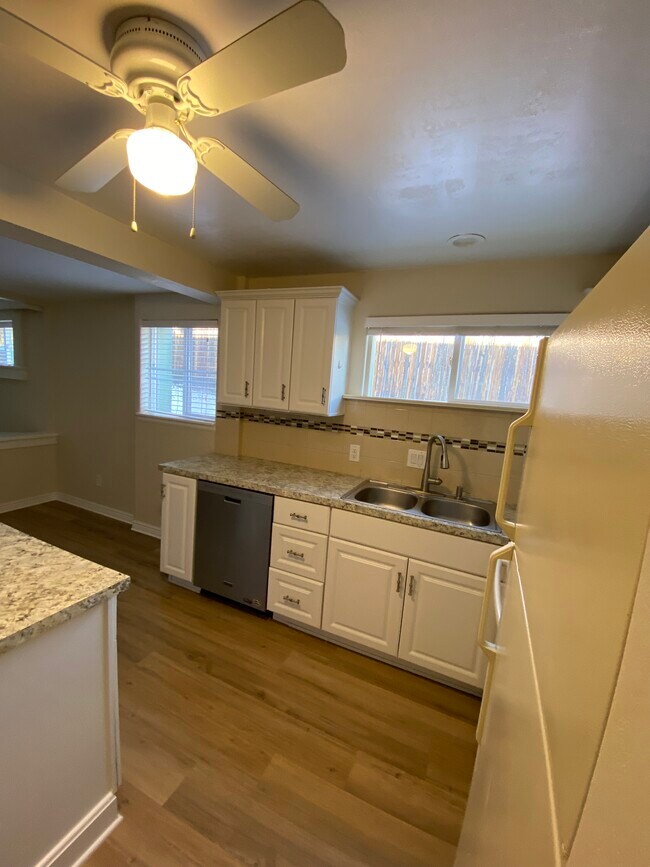 Kitchen & dining area