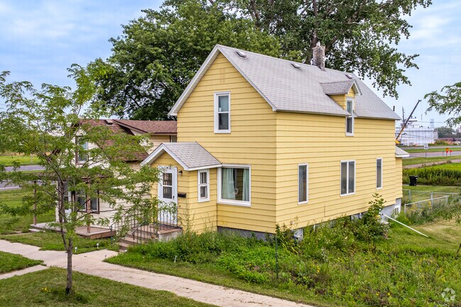 There are many cottage style home in Superior.
