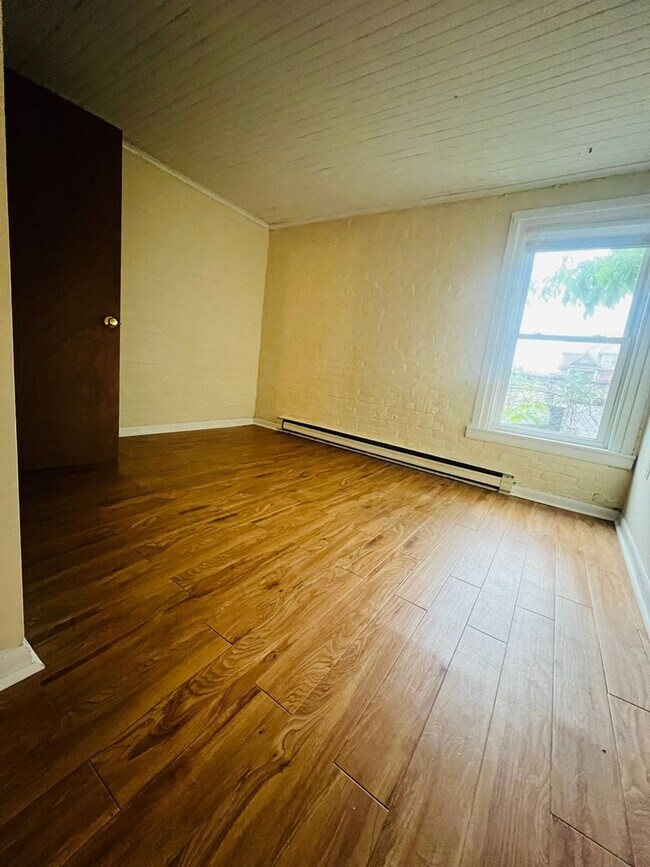 207 S Union St unit 207 1/2 South Union, Burlington, VT 05401 - photo 3