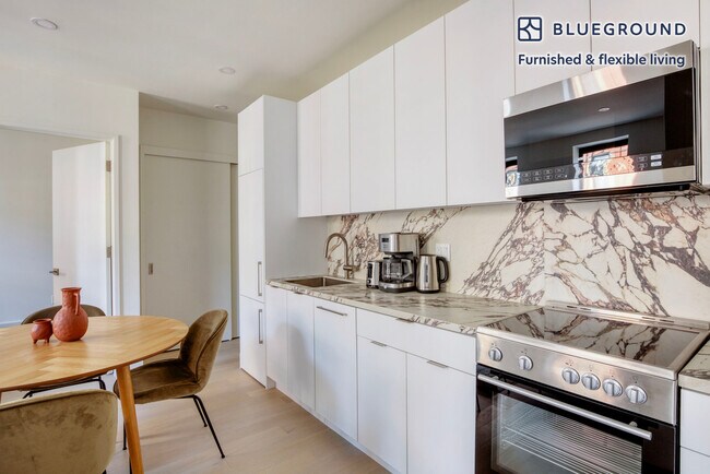 300 W 21st St unit FL5-ID1451, New York, NY 10011 - photo 6