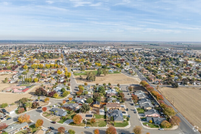 Newmn is located on the west side of the California's Central Valley.