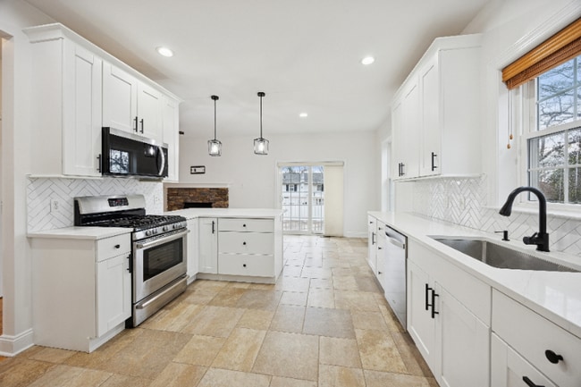 7518 Lawn St, Philadelphia, PA 19128 - photo 6