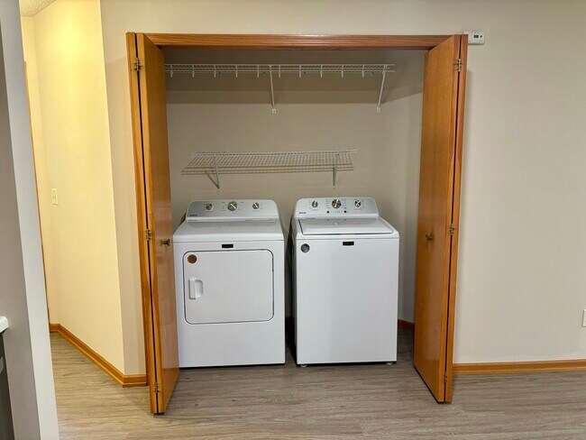 323 Williamsburg Plaza unit D, New Richmond, WI 54017 - photo 4