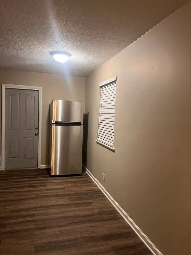 715 Reynolds St unit No. 2, Brunswick, GA 31520 - photo 6