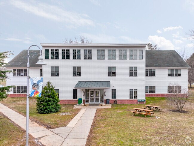 The Springs Friends School is an esteemed private school that scores and A+ on Niche.