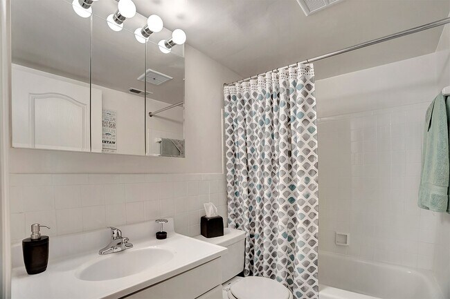 Kenilworth at Charles Apartments, Towson, MD 21204 - photo 5