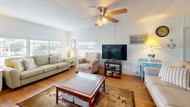 5316 53rd Ave E unit B2, Bradenton, FL 34203 - photo 2