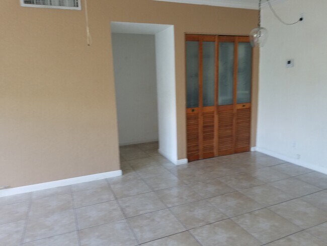 280 S Cypress Rd unit GeorgenArms12, Pompano Beach, FL 33060 - photo 2