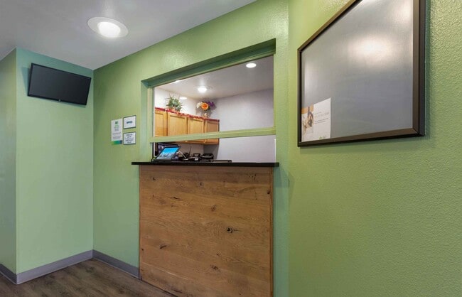 8808 N Black Cyn Hwy, Phoenix, AZ 85051 - photo 3