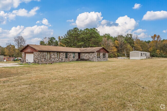 Manufactured homes are a common sight in Woodson.