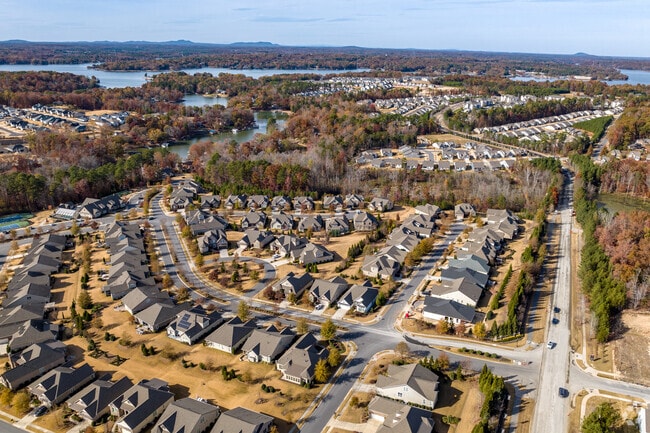 The Palisades sits on the banks of the 13,400 acre Lake Wylie.