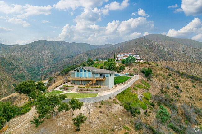 Big homes with even bigger views in River Road.
