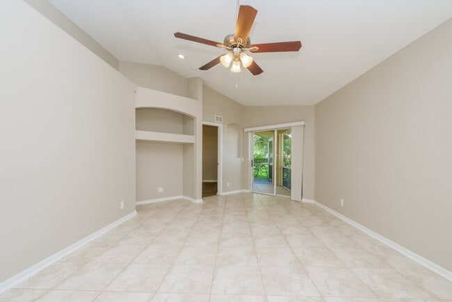 1843 Horsechestnut Ct, Trinity, FL 34655 - photo 4