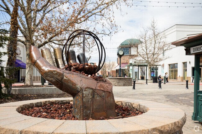 Artistic displays at The Shops at Riverwoods add charm to shopping near Cascade neighborhood.