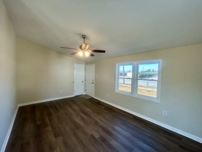 403 S Market St, Benson, NC 27504 - photo 3