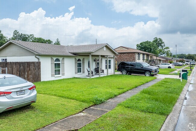 A mix of Acadian and ranch style homes make up many of the neighborhoods of Estelle.