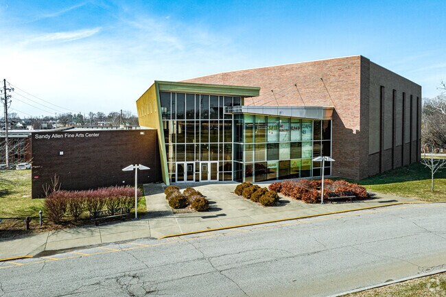 Sandy Allen Fine Arts Center, near to Crossgate, hosts many arts and music performances.