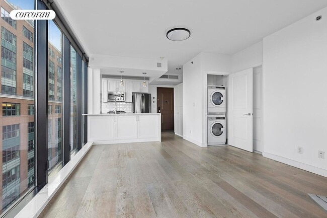 Queens Plaza, Long Island City, NY 11101 - photo 3