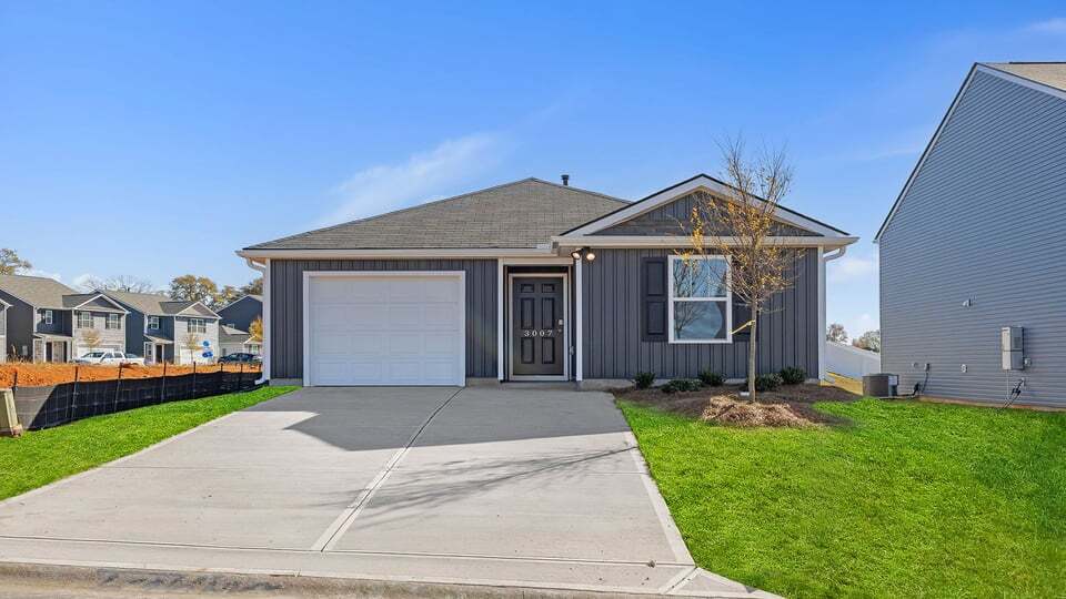 808 S Ivyblake Ct, Woodruff, SC 29388 - photo 1