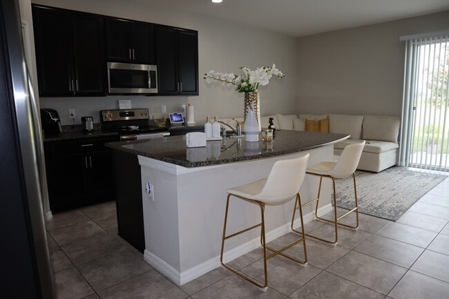 7022 Grand Elm Dr, Riverview, FL 33578 - photo 4