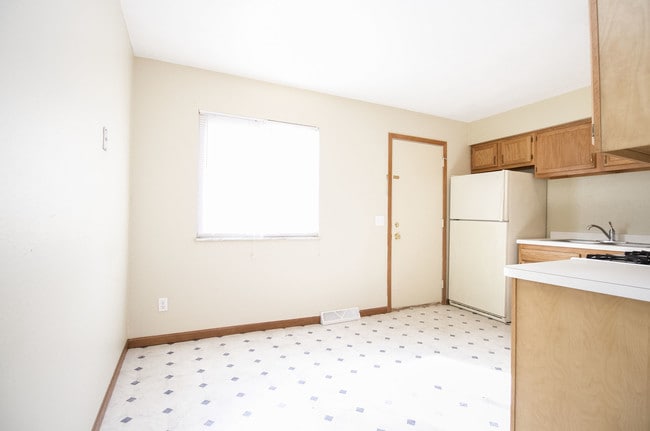 4715 Bennett Rd, Toledo, OH 43612 - photo 6