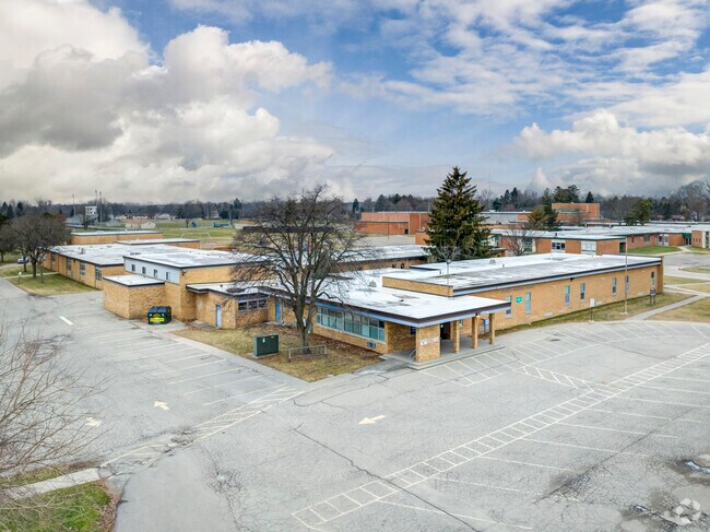 Sycamore Elementary School, Campus Overview-1