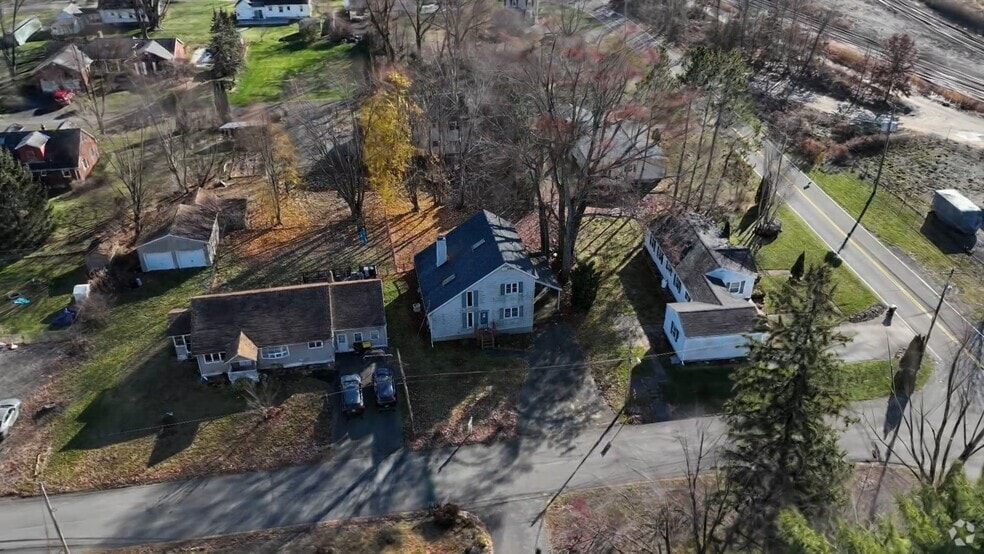 42 Hackett St, Selkirk, NY 12158 - photo 2