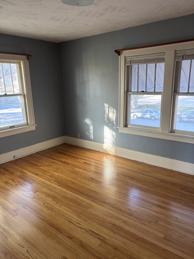 613 N 36th St, Omaha, NE 68131 - photo 4