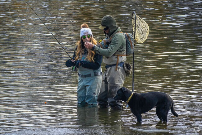 Flowing through the heart of Gypsum, the Eagle River offers incredible fishing, with crystal-clear waters teeming with trout. Anglers can cast a line year-round, surrounded by stunning mountain scenery, making it a top destination for both fly-fishing enthusiasts and casual fishers alike.