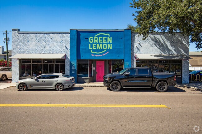 New Suburb Beautiful is surrounded by restaurants and there is something for everyone.