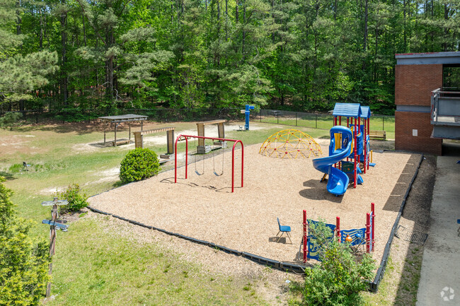 Fickett Elementary School has a GreatSchools rating of 2.
