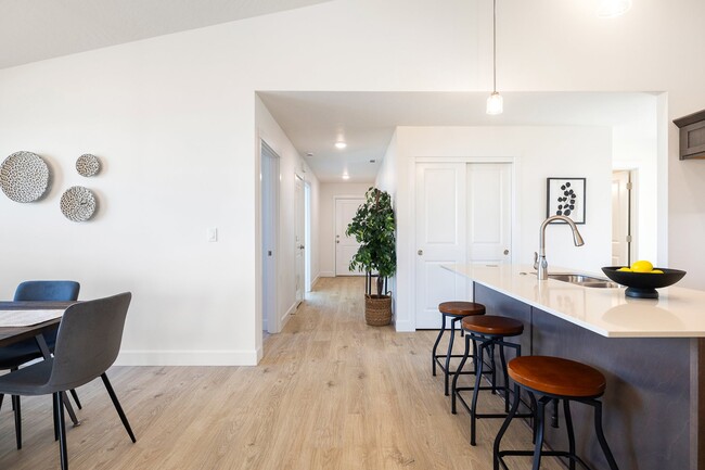 440 NW Monte Vista Ave, Madras, OR 97741 - photo 7