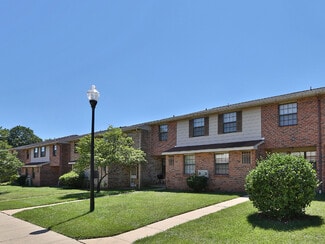 8 Chapeltowne Cir, Baltimore, MD 21236