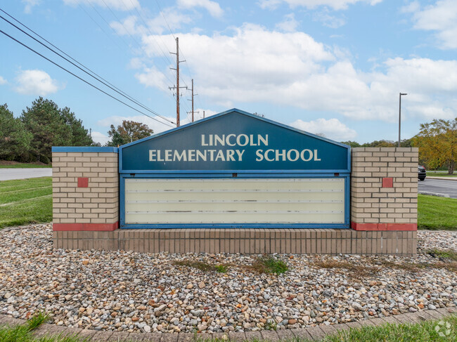 Lincoln Elementary School, Rankings & Reviews - Homes.com