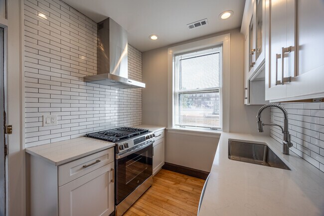 6409 N Talman Ave unit 301, Chicago, IL 60645 - photo 5