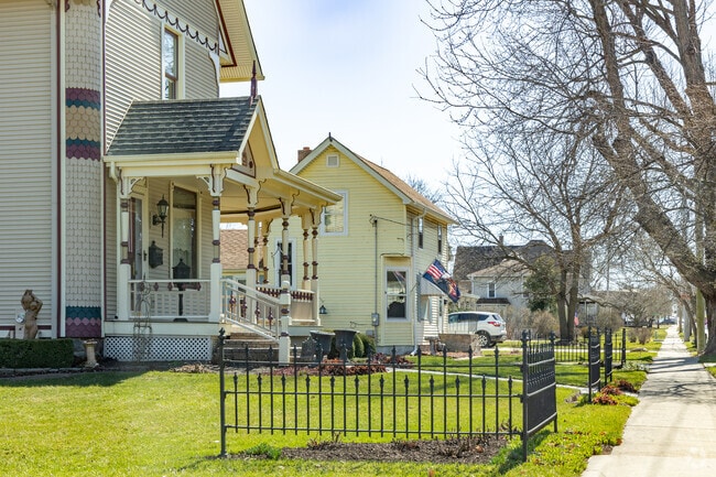 Rows of victorian and historical homes can be found near downtown Marengo.