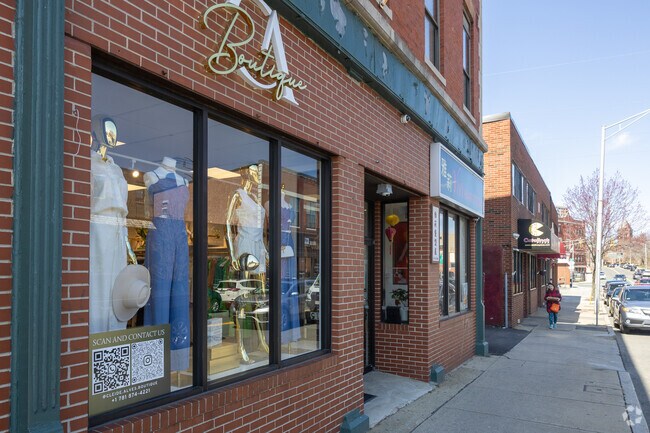 There are lots of great shops throughout Suffolk Square like Botique A which has a great selection of gifts.