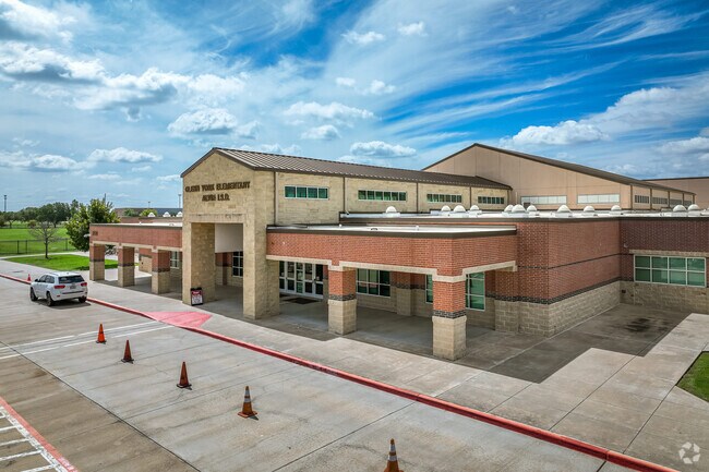 Glen York Elementary is a community of learners where everyone thrives in Shadow Creek Ranch.